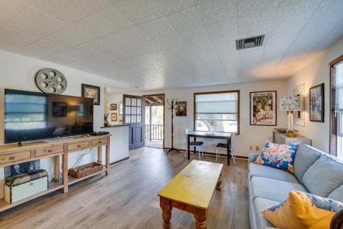 Pet-Friendly Mt Dora Apartment with Deck - Near Lake in Mount Dora, USA