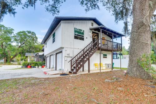 Pet-Friendly Mt Dora Apartment with Deck - Near Lake in Mount Dora, USA