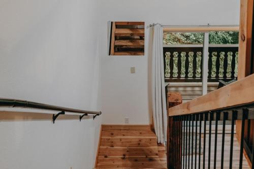 18SLL - Newly Remodeled - Sleeps 4 - Fireplace - WithD condo, Glacier (photo 9)