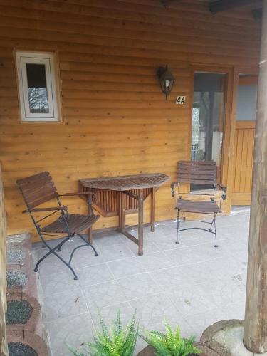 Ferienwohnungen! Kleine Bungalows mit Terrasse!