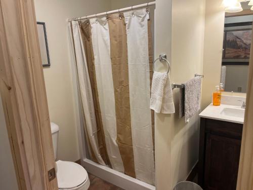 Creekside Downtown Vacation Suites, Only Adults 25 or older thumb 4