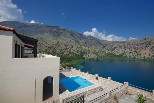 Lakescape Villa In Kournas - Amazing View