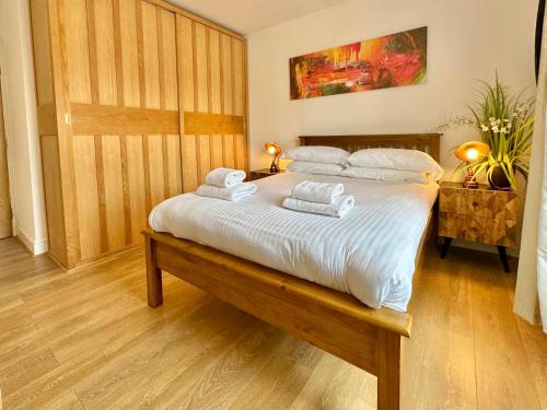 Luxury Apartment at Woodsmill Quay - image 12