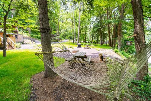 Riverside Log Cabin w Hot Tub Fire Pit Huge Deck