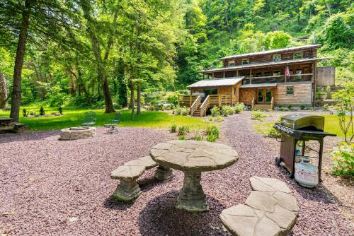 Riverside Log Cabin w Hot Tub Fire Pit Huge Deck