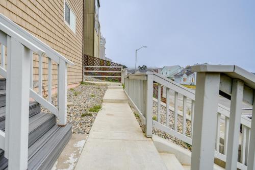 Efficiently Equipped Pacifica Apt - 1 Mi to Beach! Efficiently Equipped Pacifica Apt - 1 Mi to Beach!