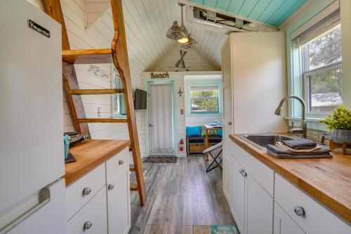 Unique Stay Tiny Beach Home By Ocala Natl Forest in Weirsdale