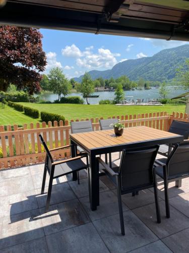  Ferienhaus direkt am Ossiacher See in Steindorf am Ossiacher See