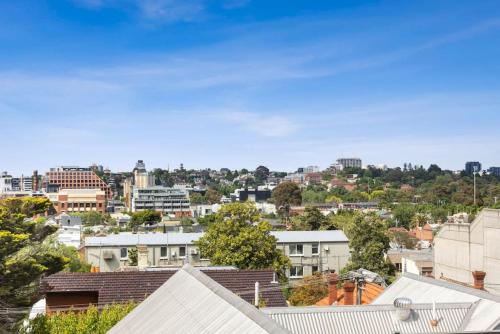 Top level one bedroom apartment with MCG views