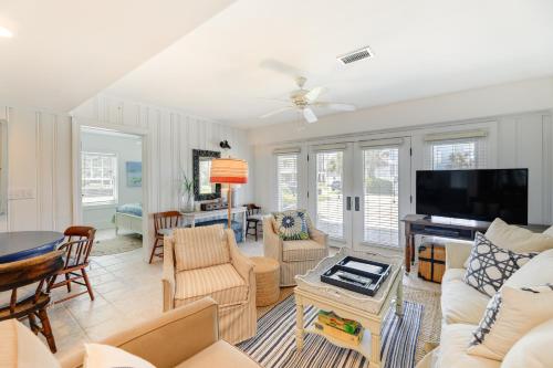 Atlantic Beach Condo - Walk to Beaches!