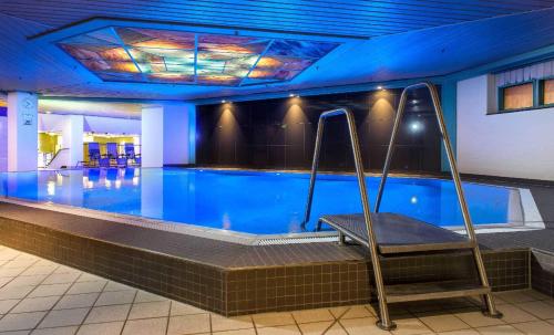 Swimming pool, Maritim Hotel Magdeburg in Magdeburg City Center