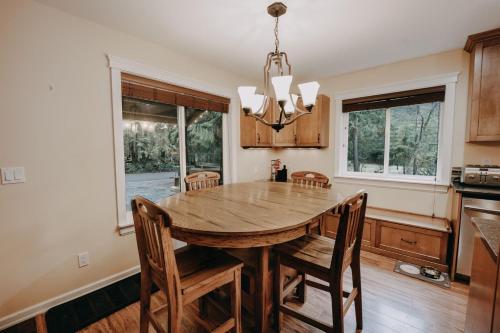 22MBR - Wi-Fi - Fireplace - Pets OK - Sleeps 8 cabin, Glacier (zdjęcie 8)