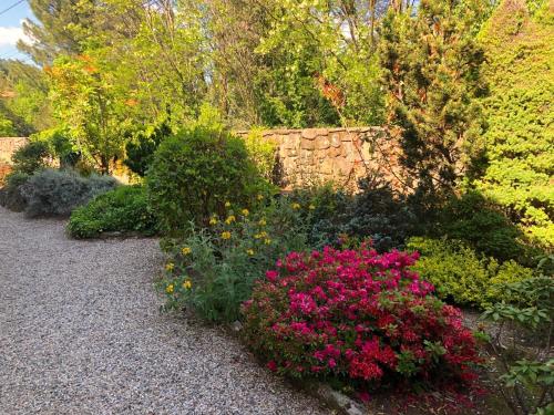 "Clair de Lune" Gîte avec 6000 m2 de terrain clos et arboré