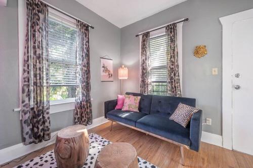 Jungle Themed Apt. Close to Coffee, Food + Shops! in Tampa, USA