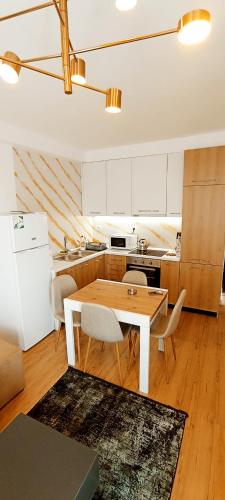 Old Train Apartment, Тирана