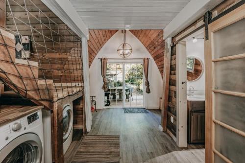 78MBR - Wood Stove - WiFi - Pets Ok - BBQ - Sleeps 6 home, Glacier (foto 6)