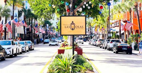 VICTORIA PARK HOTEL #A - ENTIRE 1BDR WITH PRIVATE BACKYARD AND BBQ in Fort Lauderdale, USA