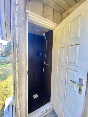 Shower, Manniliiva puhkemaja in Hiiumaa