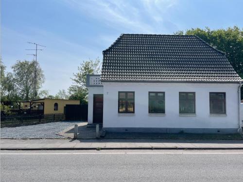 ทัศนียภาพภายนอกโรงแรม, Hyggeligt sommerhus i Jerup in ใจกลางเมืองเยรูป