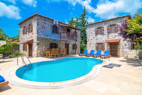Merkezi Konumda Özel Havuzlu Taş Villa – khách sạn tại Kayakoy
