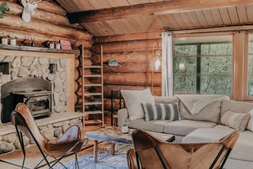 76GS - Genuine Log Cabin - WiFi - Pets Ok - Sleeps 4 home, Glacier (Foto 7)