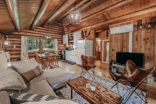 76GS - Genuine Log Cabin - WiFi - Pets Ok - Sleeps 4 home, Glacier (Foto 8)