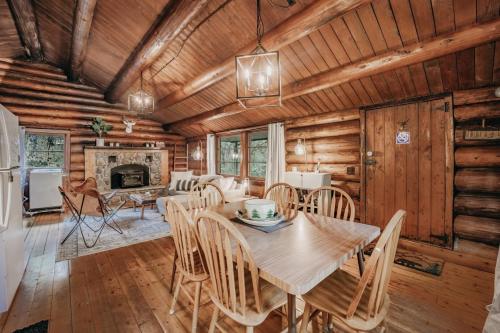 76GS - Genuine Log Cabin - WiFi - Pets Ok - Sleeps 4 home, Glacier (Foto 10)