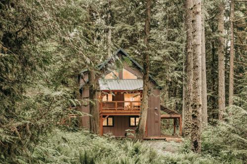 69SL - Upscale - Hot Tub - Wi-Fi - BBQ - Sleeps 8 cabin, Glacier (Foto 2)