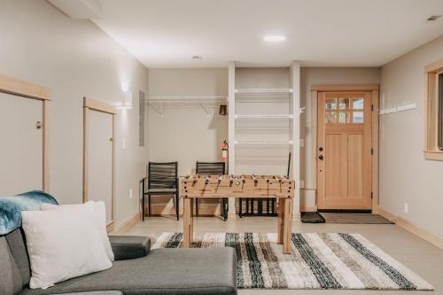 69SL - Upscale - Hot Tub - Wi-Fi - BBQ - Sleeps 8 cabin, Glacier (Foto 6)
