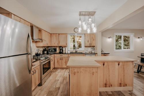 69SL - Upscale - Hot Tub - Wi-Fi - BBQ - Sleeps 8 cabin, Glacier (Foto 7)
