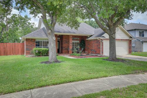 Missouri City Home with Grill and Fenced Yard!