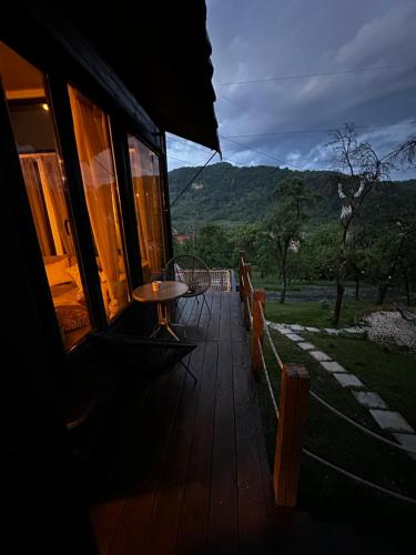 Заобикаляща среда, Casuta Nest in Oeştii Ungureni