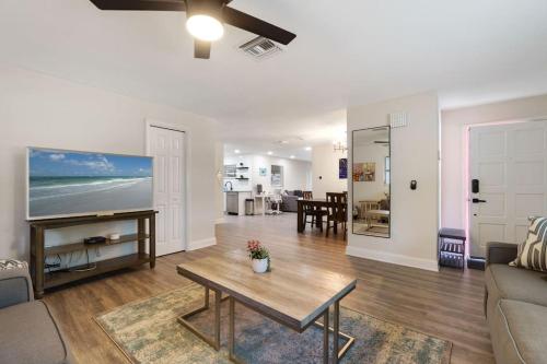 Villa Kailāsa - Pool, 6min drive to the Beach in Bay Pines, USA