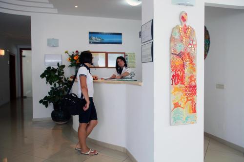 Bikini Hotel - image 2