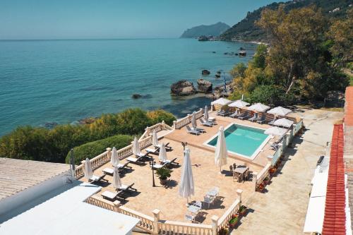 Kostas Beach Apartments 3