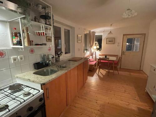 Charmantes Arkadenhaus mit großem Garten in ร็อจท็อกมัสซาจ