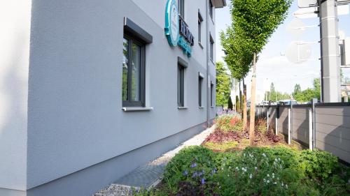 Jardín, Henrys Sleeping am Augsburger Eiskanal in Augsburg