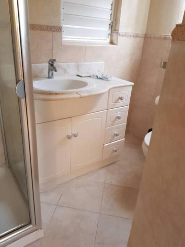 STUDIO Apt 9 Bright comfy with pool on South Coast