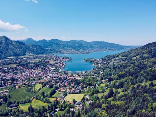 附近景點, Design Apartment Alpenvorstadt in 霍爾茨基興