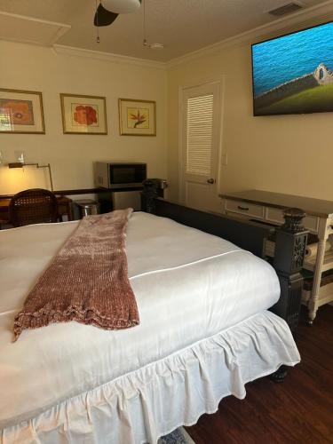 Adorable Self Check-in Guest Suite w/Private Patio in Royal Palm Beach (FL)