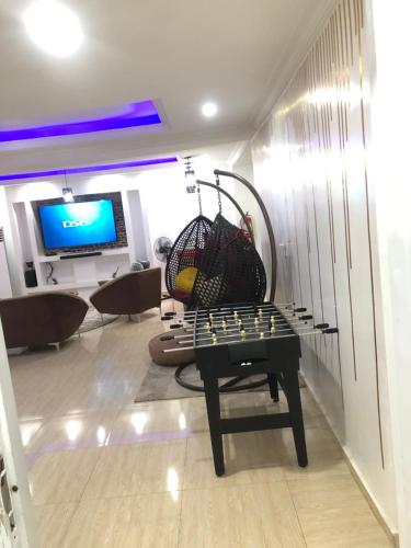 Exquisite and Cozy 3-bedroom Apt with hot-tub and WiFi in Ifako-Ijaiye