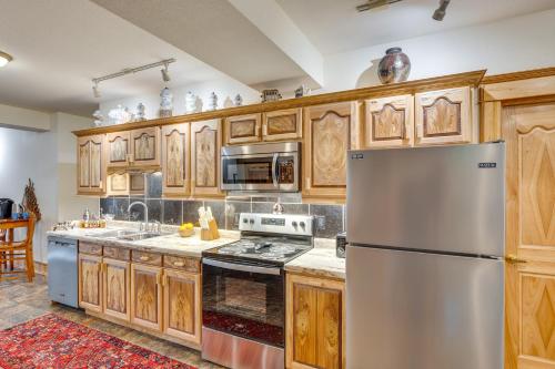 Jefferson Riverfront Retreat with Patio and Fire Pit! Jefferson Riverfront Retreat with Patio and Fire Pit!