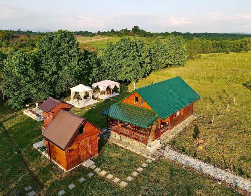Viesnīcas āriene, Cabana MADLUK in Satulung
