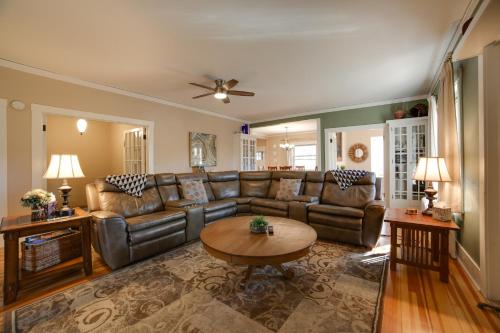 Inviting Colorado Springs House with Spacious Deck! near Will Rogers Shrine of the Sun