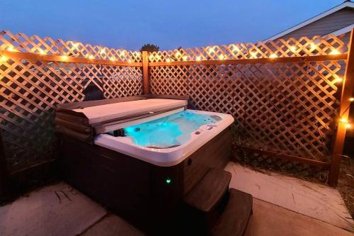 From $48pp - Bluecrest Hideaway ~ 3 bedroom with hot tub, Kalispell, MT