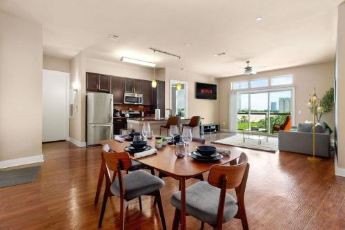 The Catalina: Riverwalk Loft w/ Private Balcony in San Antonio, USA