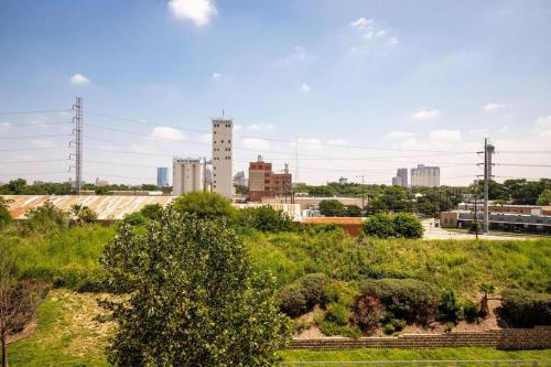 The Catalina: Riverwalk Loft w/ Private Balcony in San Antonio, USA