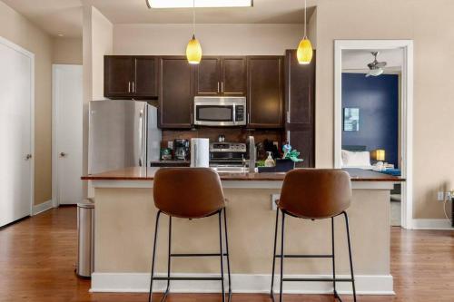 The Catalina: Riverwalk Loft w/ Private Balcony in San Antonio, USA