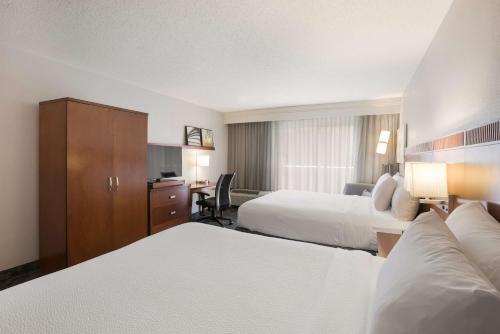 2 queen beds