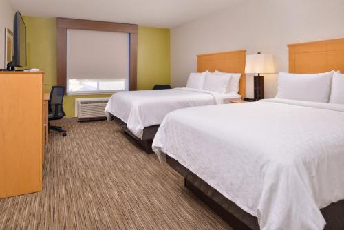 2 queen beds